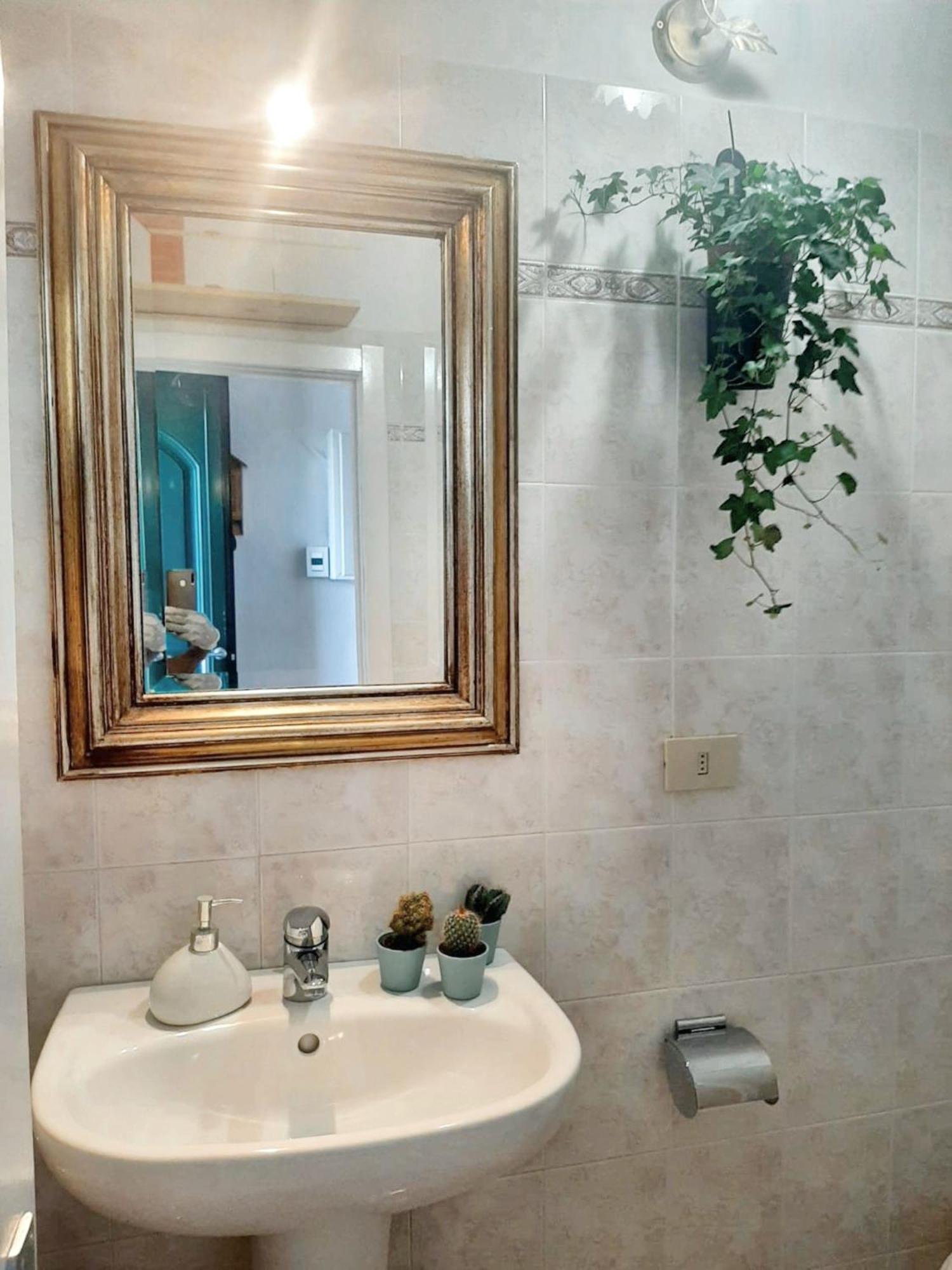 Comfortable Apartment With Sea View In Falcinello Buitenkant foto